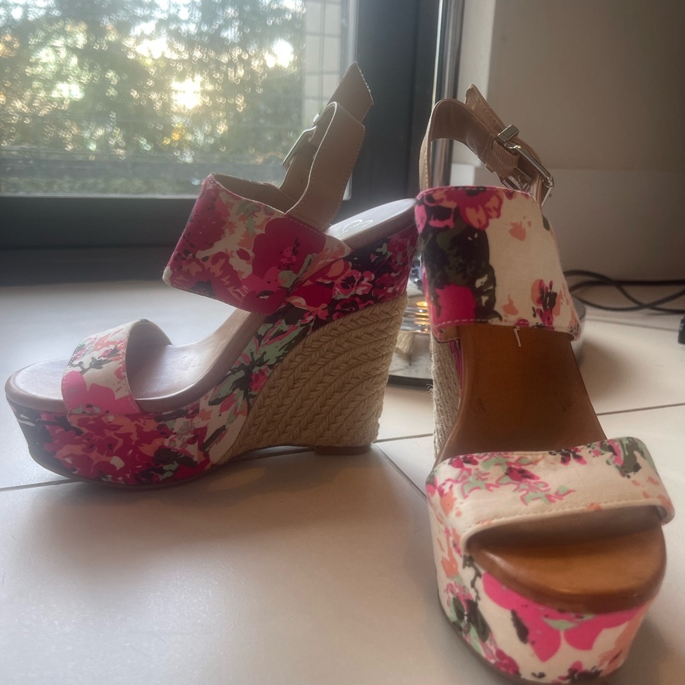 Jessica Simpson Wedges